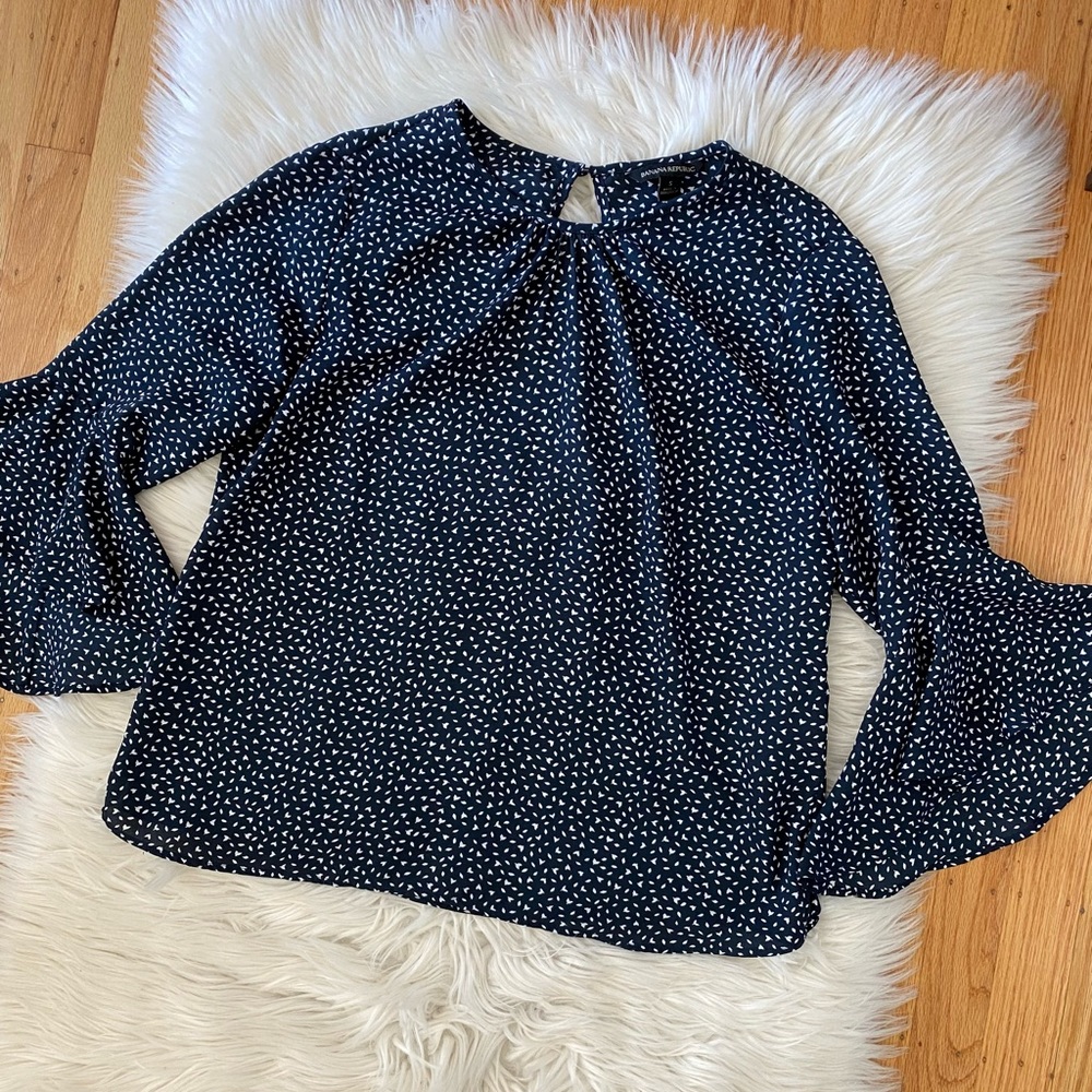 BR print bell sleeve blouse